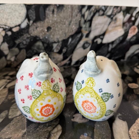 Elephant Salt & Pepper Shakers - Picture 2 of 6